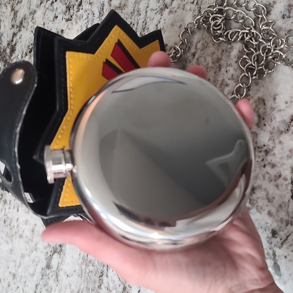 FLASK bag with shoulder strap. What a kick! - Picture 2 of 5